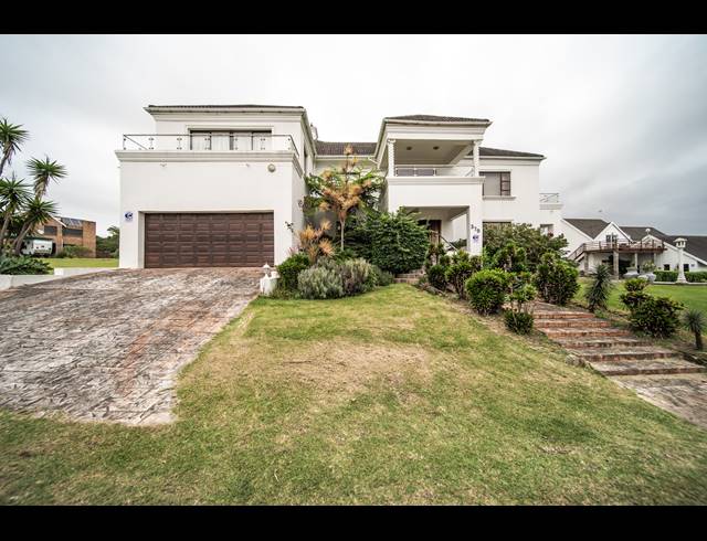 5 BEDROOM FREEHOLD FOR SALE IN COVE ROCK